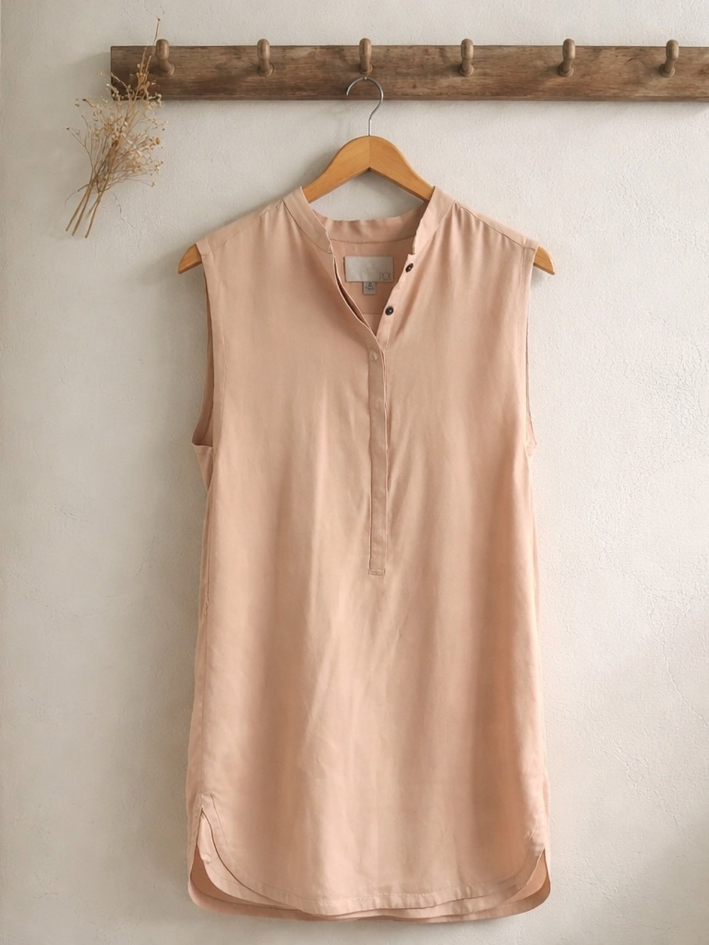 Sleeveless V-Neck Tunic Tank in Soft Blush